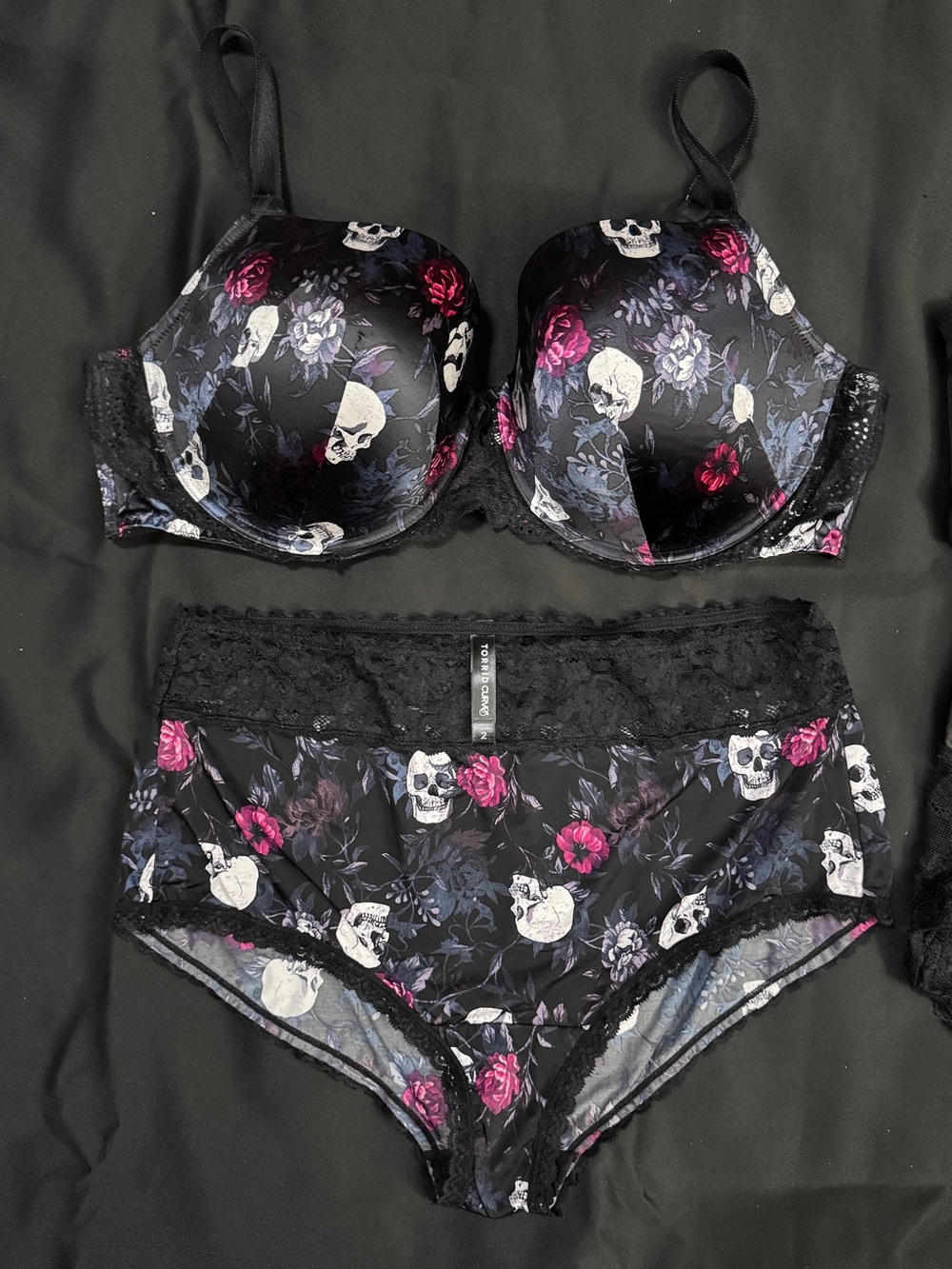 Torrid Black Skull Floral Bra Panty Set 42D / 2 NWOT Discontinued